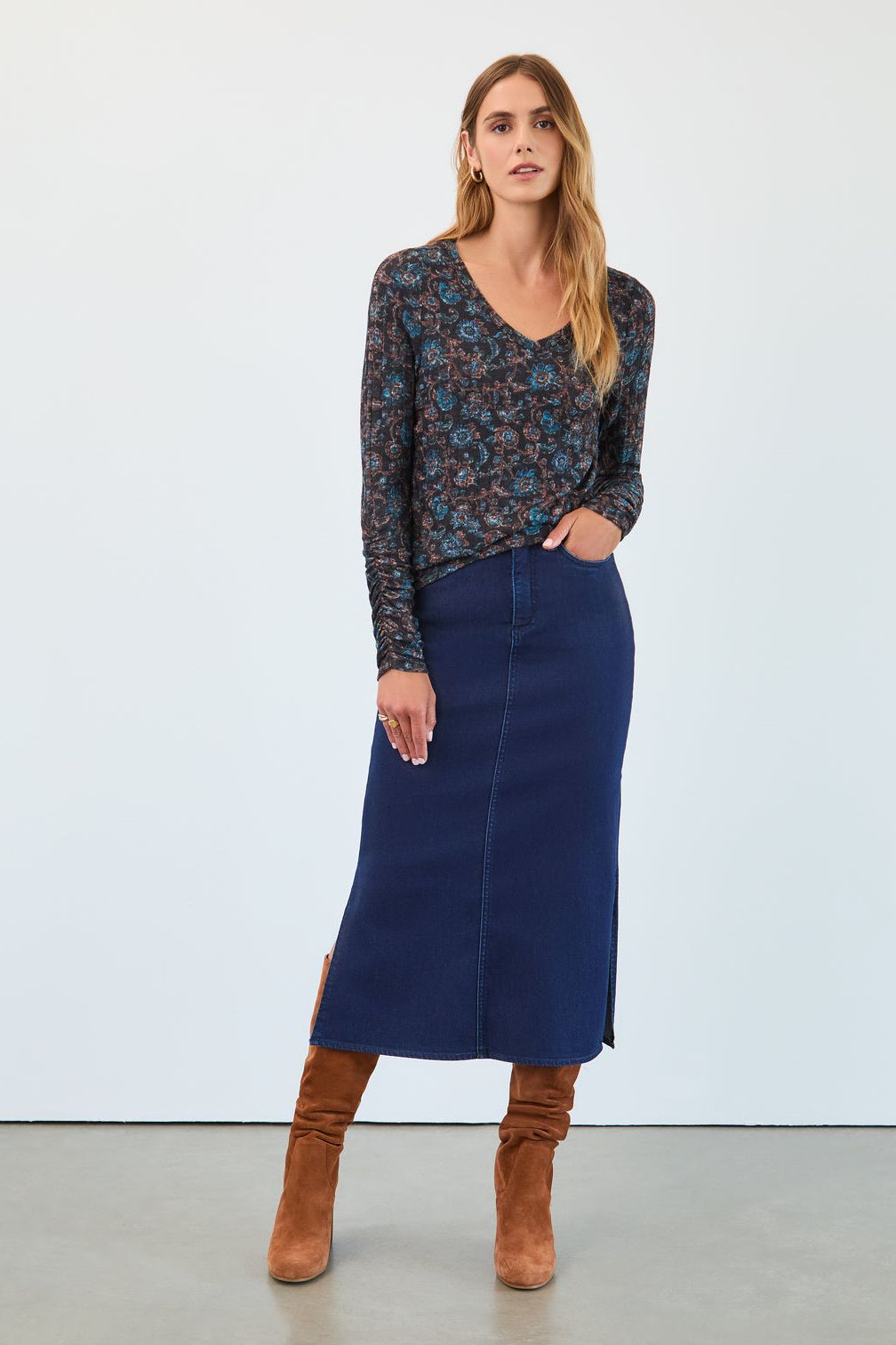 Women's V Neck Long Sleeve Top in Black Paisley