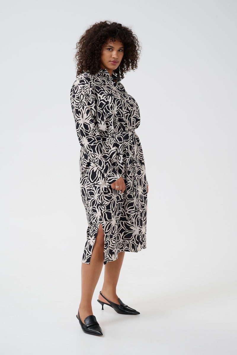 Black an White Abstract Shirt Dress by Kaffee Curve
