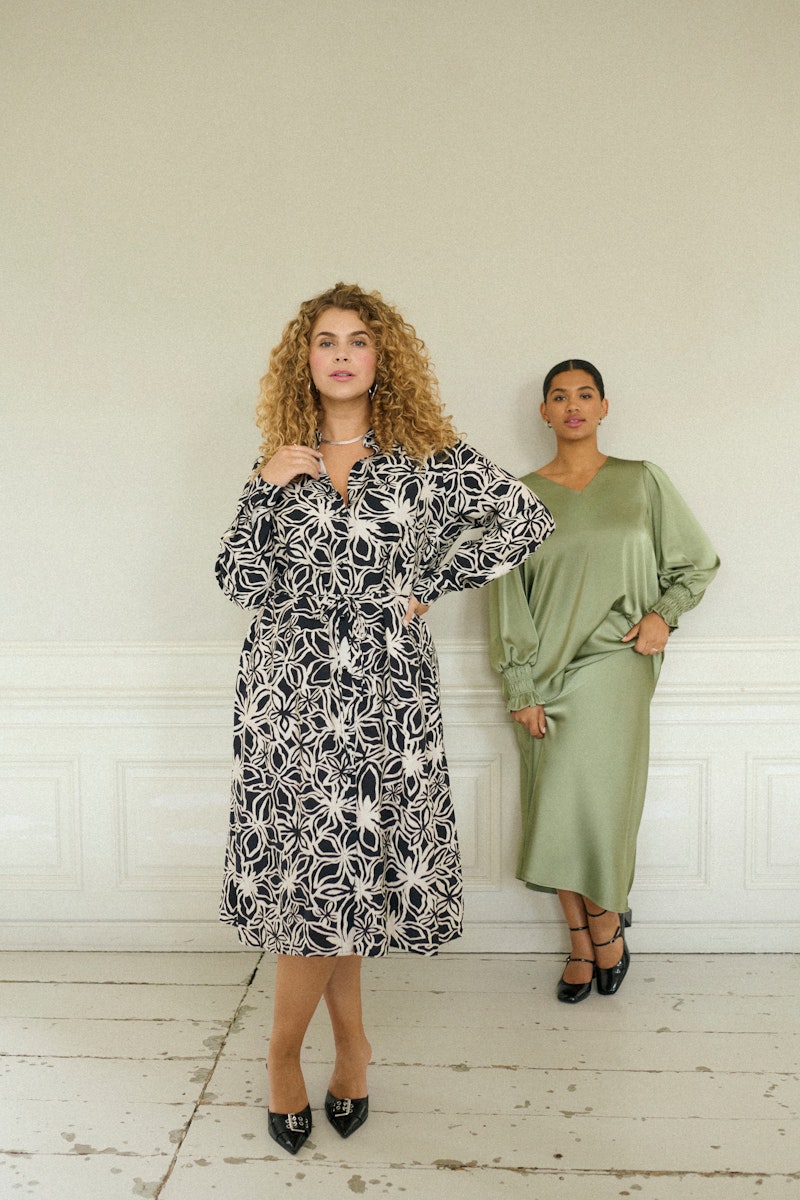 Black an White Abstract Shirt Dress by Kaffee Curve