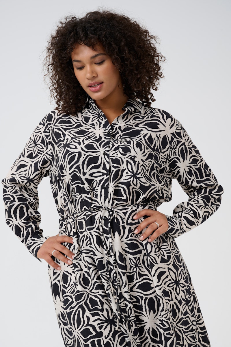 Black an White Abstract Shirt Dress by Kaffee Curve
